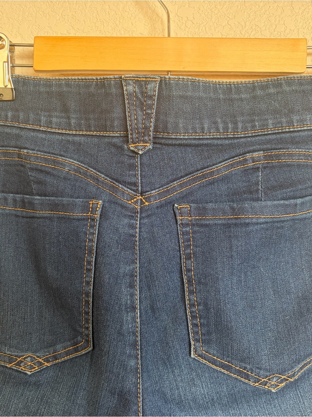 Democracy High-Rise Dark Blue Jeans with Contrast Stitching, w belt loop
